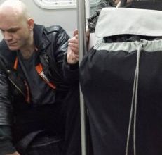 womansubway_204840.jpg