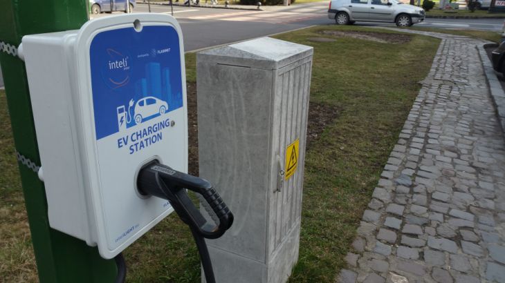 Braşovul are nouă stații de încărcare destinate mașinilor electrice. Opt nu pot fi folosite. Una, doar dacă ai noroc! 1 20160303_111207_206427.jpg