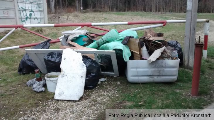 RUȘINOS. De la cauciucuri de vară până la coșuri de damigeană, aruncate în zona împădurită a municipiului Brașov (FOTO) 1 Zona Noua 0_208330.jpg