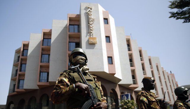 Atac armat la o bază militară a UE 1 bamako.jpg
