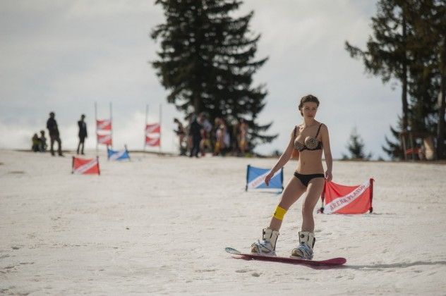 BIKINI RACE. Frumusețe pe zăpadă!!! 1 bikini.jpg