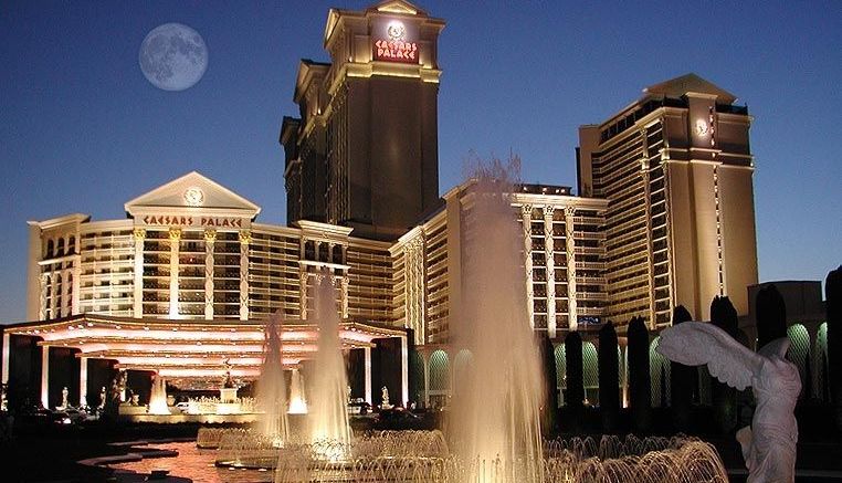 Plătit cu 440.000 de euro pentru o singură zi de muncă pe an 1 caesars.jpg