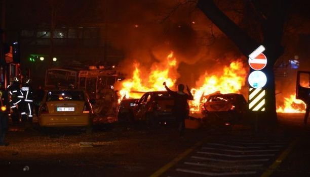 Update. Ipoteză. Atentatul de la Ankara, comis de Partidul Muncitorilor din Kurdistan. Bilanţul victimelor a ajuns la 33 1 explozieankara2.jpg