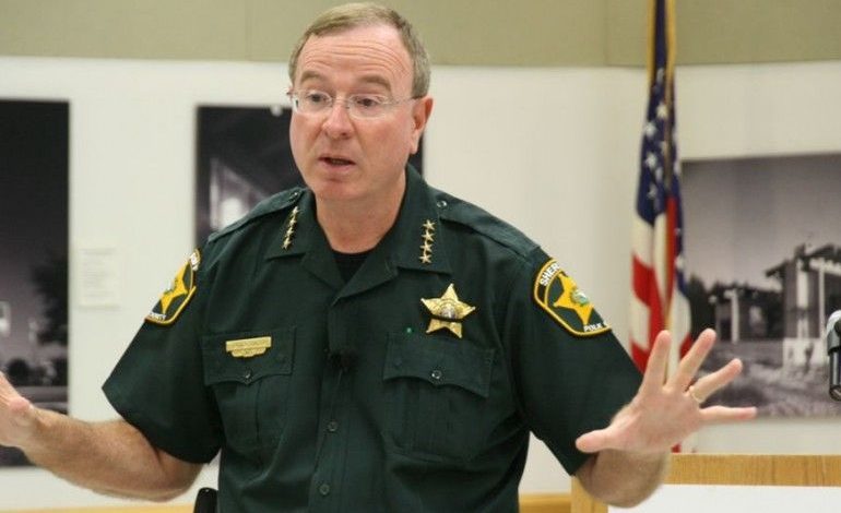 Un poliţist din Florida i-a pus gând rău lui Tim Cook 1 grady-judd-770x472.jpg
