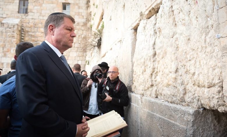 Iohannis, în Israel: „Am venit într-o poziție care mă face să stau în fața dumneavoastră“ 1 iohannis-zid.jpg