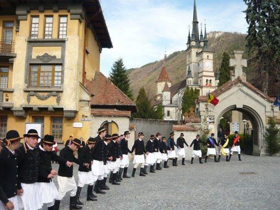 Junii Brașovului vor primi sprijin financiar de 140.000 de lei, din bugetul local 1 juni.jpg
