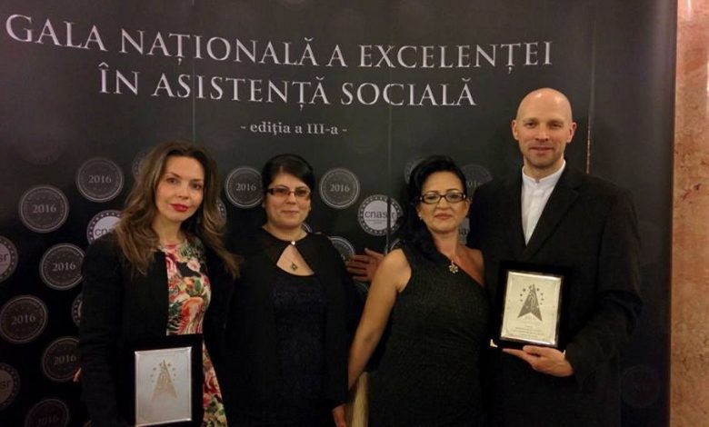 O BRAŞOVEANCĂ laureată la Gala Naţională a Excelenţei în Asistenţă Socială 1 petruaananialagala.jpg