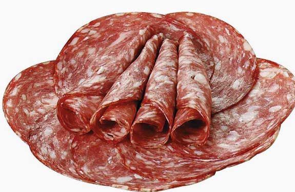 „În România sunt cazuri în care salamul se spală cu oţet” 1 salam.jpg