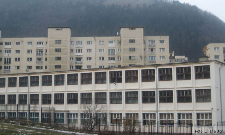 BRAŞOV. 55% dintre elevii claselor a VIII-a au „picat” 1 scoala4racadau1.jpg