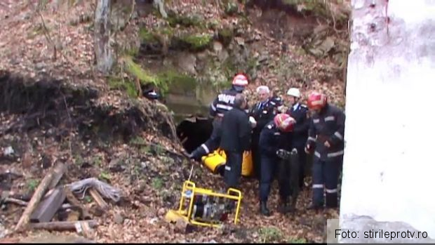 O turistă din Cehia a căzut în puţul unei mine părăsite din România! 1 turistacehia.jpg