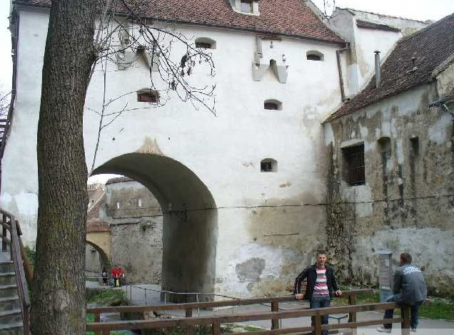 BRAŞOV. Muzeul de Istorie deschide prima expoziţie în Bastionul Graft 1 bastionulgraft.jpg