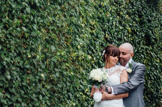 O mireasă s-a tuns 0 la nuntă! Vezi de ce! 1 bride-3_210245.jpg