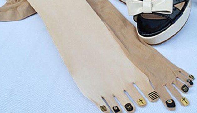 INVENŢIE. Japonezii au creat ciorapii cu „pedichiură” (FOTO) 1 ciorapi.jpg