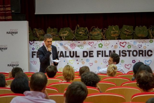 Râșnov. 15 studenți și masteranzi vor putea participa gratuit la „Școala de Vară Astra” 1 festivaluldefilmistoric-scoaladevara.jpg