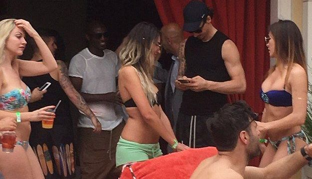 Ibrahimovic, asaltat de domnişoare în bikini la Las Vegas 1 ibrah.jpg