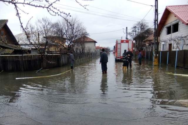 BRAŞOV. COD ROŞU de INUNDAŢII! 1 inundatii_2.jpg