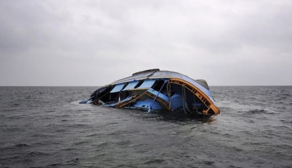 Italia va începe căutarea subacvatică a cadavrelor a peste 400 de imigranți înecați anul trecut în Mediterană 1 naufragiu.jpg