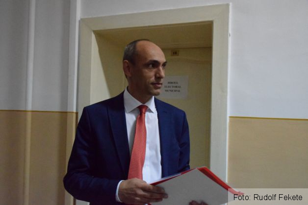 razvanpopadepunerecandidaturaprimar22_210568.JPG