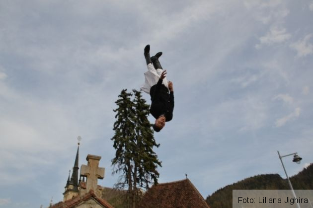 Aruncarea in tol (9)_211389.JPG