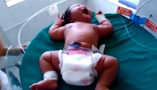 Cea mai GREA nou-născută din lume!!! Cât cântărește?!... 1 bebe_3.jpg