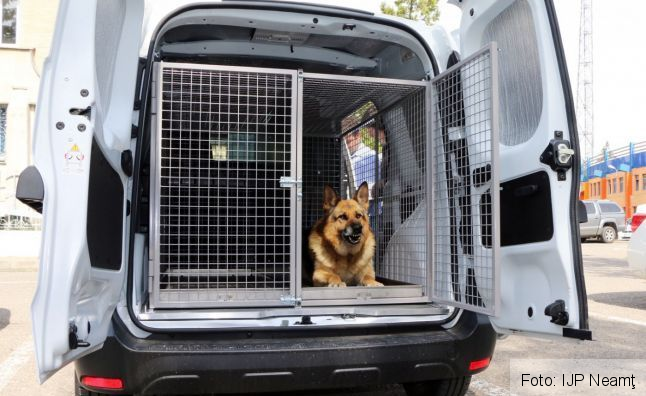 Câinele poliţist Odek a primit maşină de serviciu 1 cainepolitist2.jpg