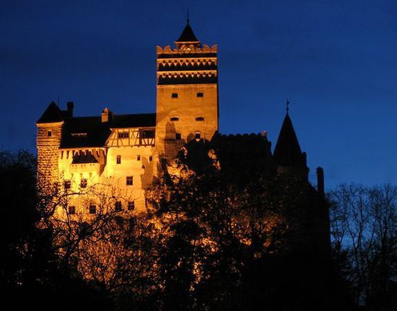 BRAȘOV. Pregătiți-vă de Noaptea Muzeelor! 1 castelul-bran.jpg