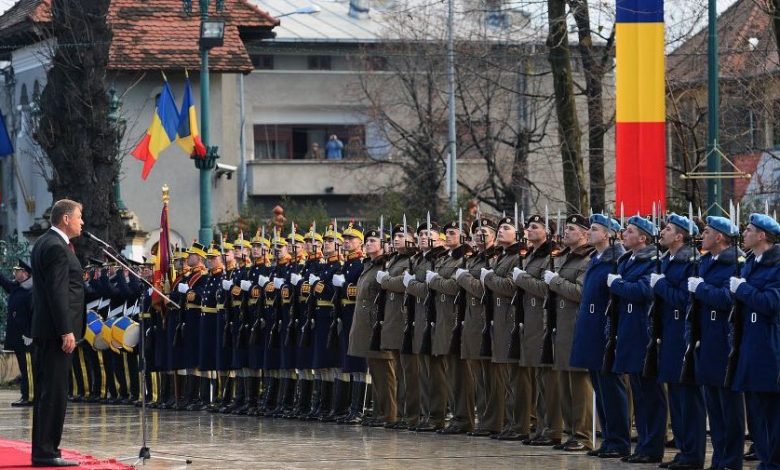 INCIDENT la Cotroceni. Militar căzut în curte! 1 ceremoniamilitaracotroceniiohannis.jpg