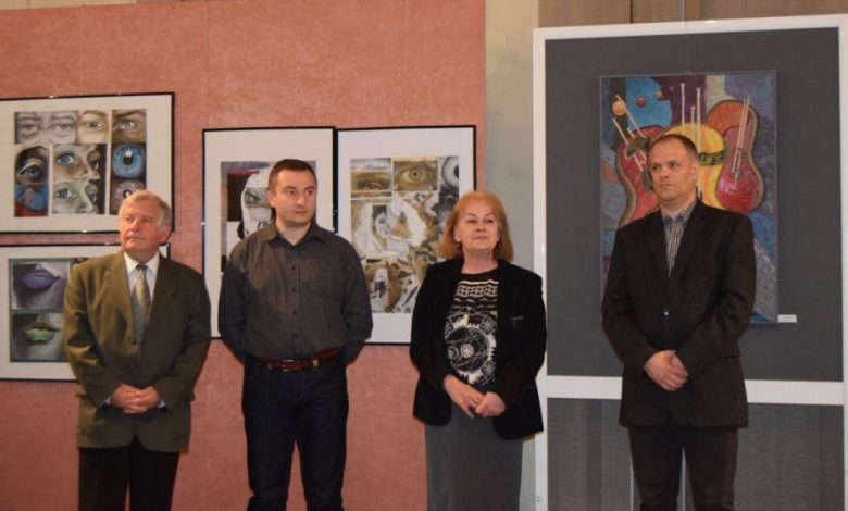 Liceenii BRAŞOVENI de la Arte Plastice expun „în deplasare” 1 dancojocaruasociatiasolomonlavernisajexpoliceulartebrasov.jp