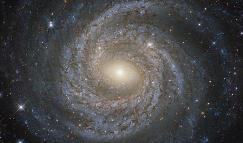 O galaxie spiralată a fost surprinsă de telescopul Hubble 1 galaxiespiralat.jpg