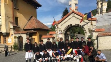 juniitineriinfatabisericiisf-nicolae.jpg