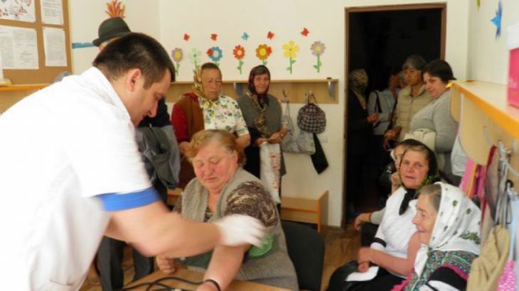 Prime de 10.000 de euro pentru medicii care acceptă să profeseze în zone deficitare 1 medici-voluntari_212095.jpg