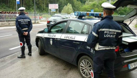 Un român a murit, iar alți doi au fost răniți într-un accident rutier produs la Roma 1 politiaitalia.png