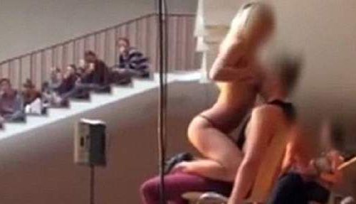 STRIPTEASE la finele anului școlar!!! 1 striptease_2.jpg