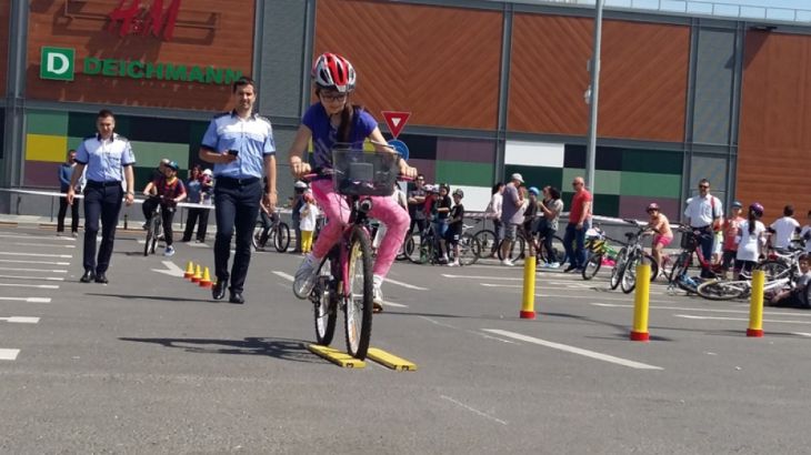 BRAȘOV. Concurs de biciclete, role și trotinete 1 20160610_111528_214386.jpg