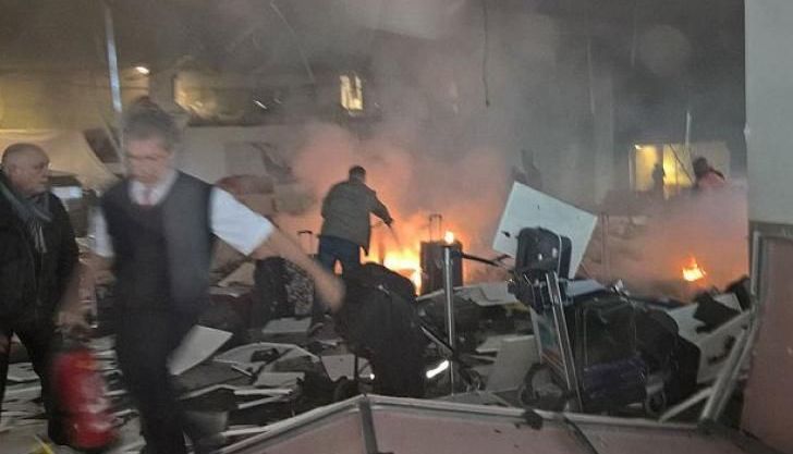 Atac în Turcia! Explozii şi împuşcături pe aeroport! 1 aeroportexplozii.jpeg