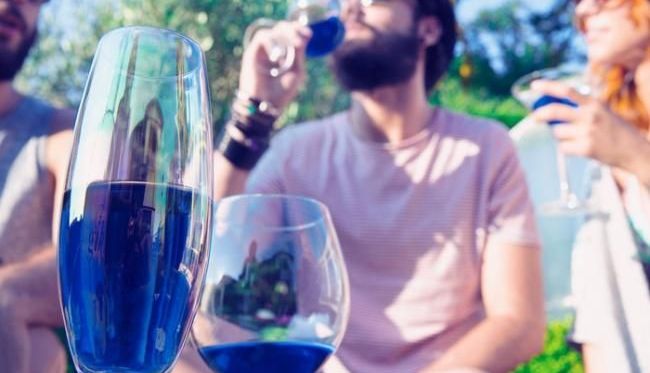INEDIT. Încercaţi un vin albastru? 1 albastru_2.jpg