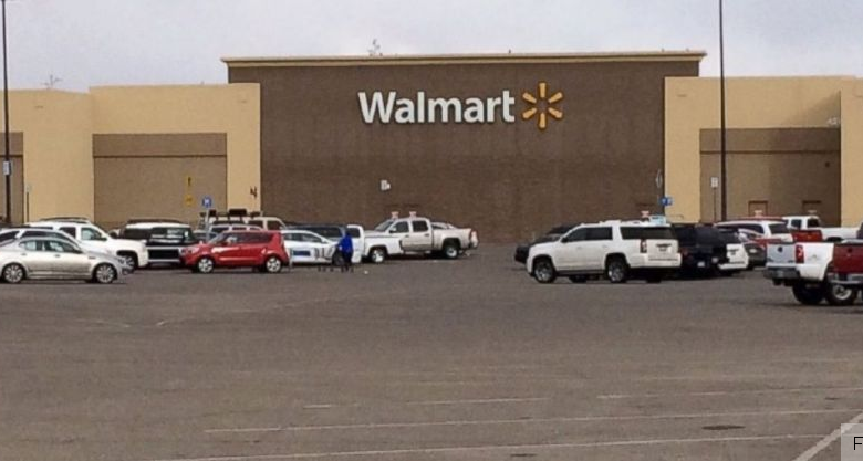ALERTĂ. Un bărbat înarmat s-a baricadat într-un magazin din SUA! 1 amarillo-walmart-jef-160614-12x5-1600.jpg