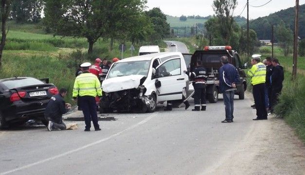 TINERI MORŢI. Şofer beat, autorul unui accident mortal 1 autoutilitara.jpg