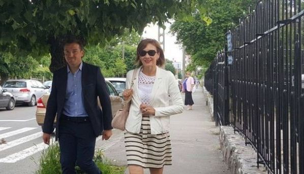 Prima Doamnă, în centrul atenţiei la vot 1 carmen.jpg