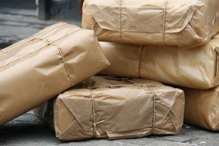 BRAŞOV. Propus spre arestare preventivă, pentru trafic internaţional de droguri 1 colete.jpg