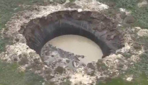 SECRETE. „Poarta către o lume subterană”!!! 1 crater_2.jpg