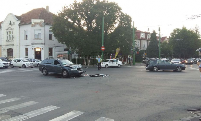 EXCLUSIV. ALERTĂ. Accident în intersecția de la „Patria”. Circulația, blocată! 1 img-20160616-wa0005.jpg
