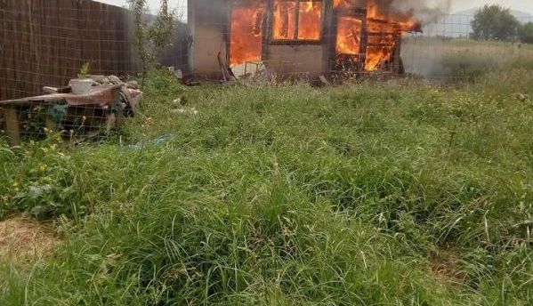 BRAȘOV. Șase oameni au rămas pe drumuri după ce casa li s-a făcut scrum 1 incendiucas.jpg