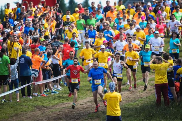 BRAŞOV. 1.500 de persoane au alergat pentru a-i susţine pe sportivii români la Jocurile Paralimpice de la Rio 1 maraton dhl_215097.jpg
