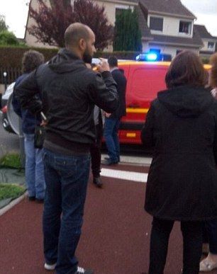 Un poliţist şi soţia sa, ÎNJUNGHIAŢI MORTAL seara trecută 1 ofiterucis.jpg