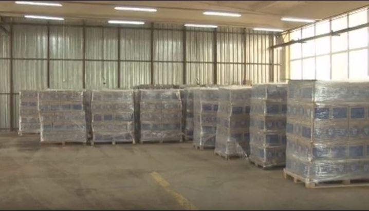 Circa 1.000 de BRAȘOVENI și-au ridicat alimentele de la UE 1 pacheteue_2.jpg