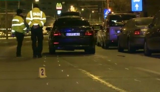 Conducător auto oprit în trafic cu patru focuri de armă 1 politisti-noaptea.jpg
