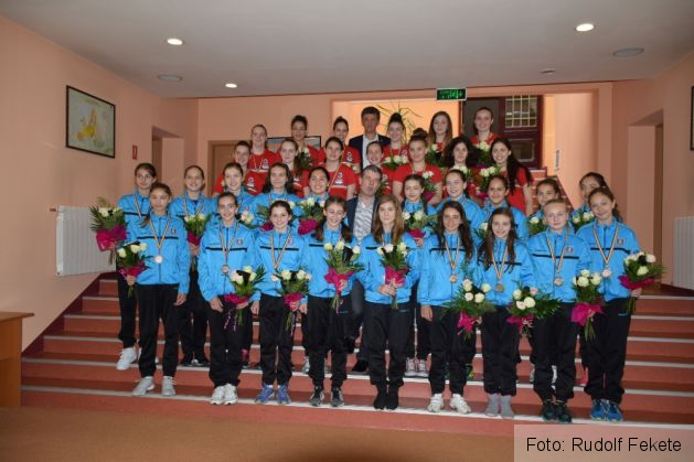 primariefelicitarihandbaljunioare16_214681.JPG
