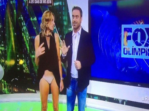 UPS! Şi-a arătat chiloţii în timpul emisiunii 1 reporter.jpg