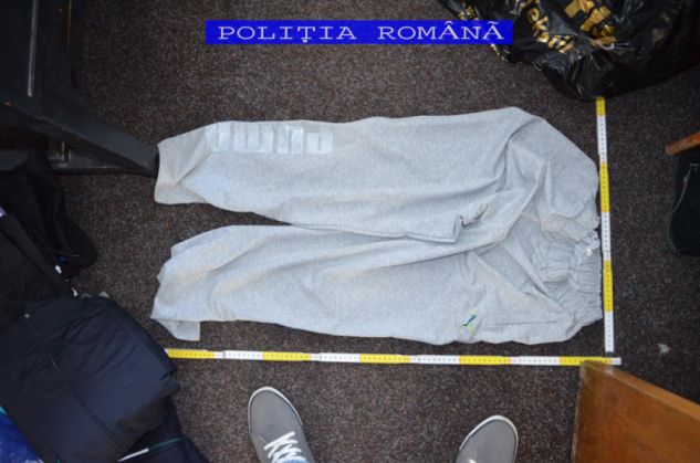 BRAŞOV. Haine de firmă, confiscate de poliţişti 1 12.07.SICE3_216591.jpg